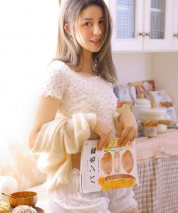 丰满美女尤物修长美腿大胆写真